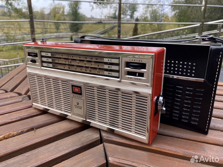 Транзисторный радиоприемник Sharp BY-410A