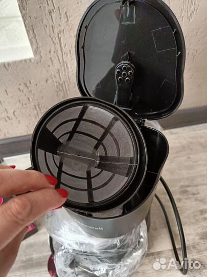 Кофеварка капельного типа Maxwell MW-1657 BK Black