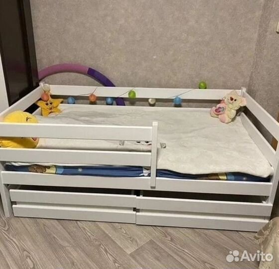 Детская кровать с ящиками из массива