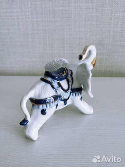 Слоник фарфоровый