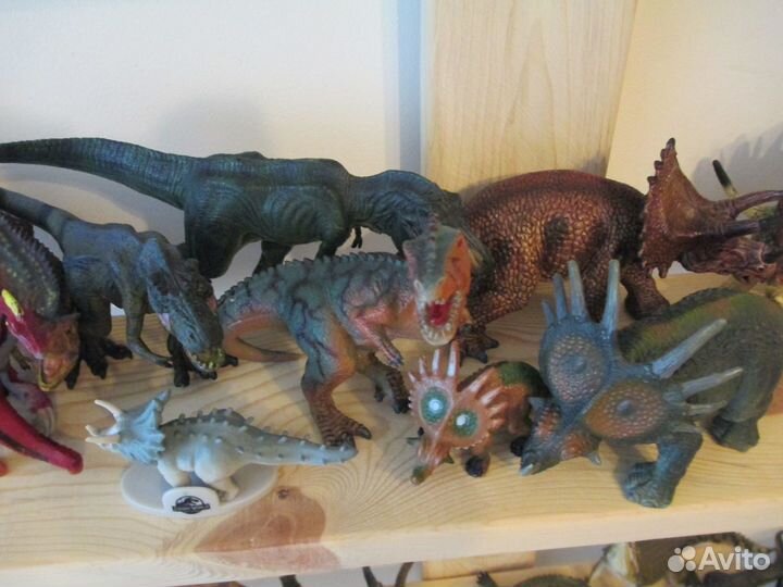 Фигурки динозавров, животных Schleich и др