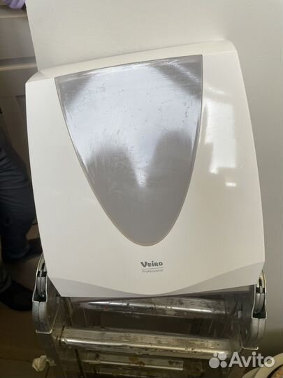 Диспенсер для бумажных полотенец