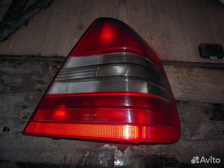 Фонарь задний правый Mercedes Benz W202 1993 г