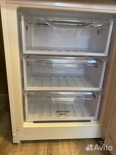 Холодильник indesit no frost. На запчасти