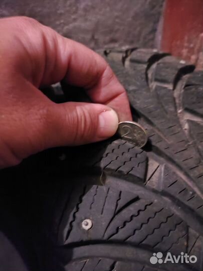 Sava Eskimo Stud 215/60 R16