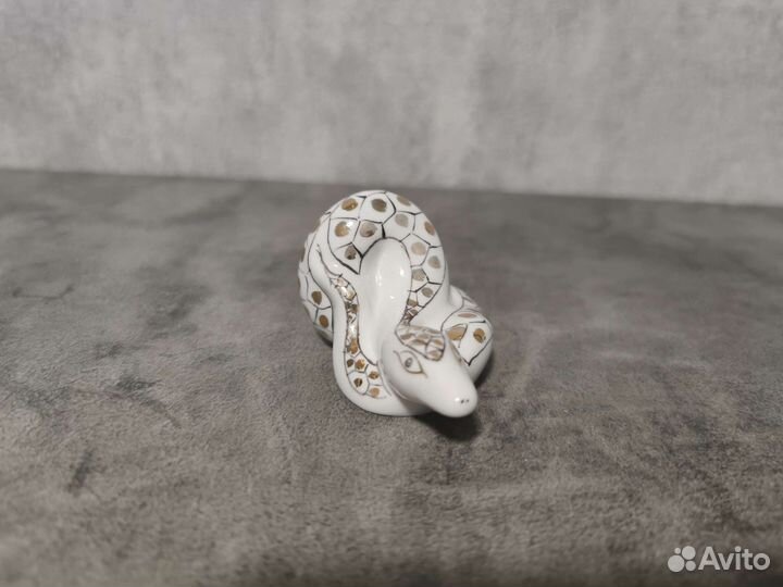 Сысертский фарфор. Сувенир змейка