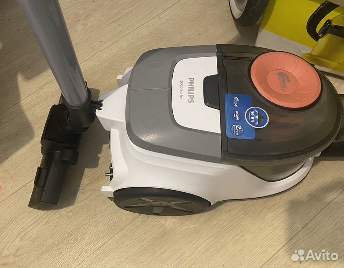 Пылесос безмешковый Philips