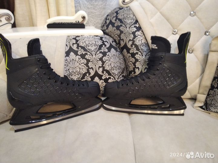 Коньки хоккейные