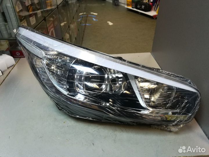 Фара правая KIA Ceed Сиид с 2012- Новые