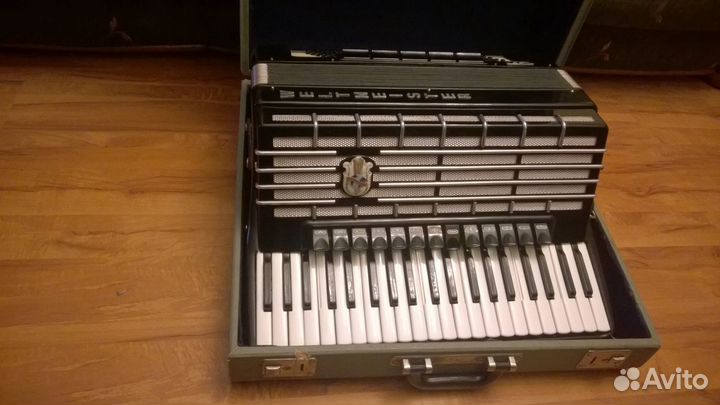 Аккордеон Weltmeister S 5. Готовый. 4/4