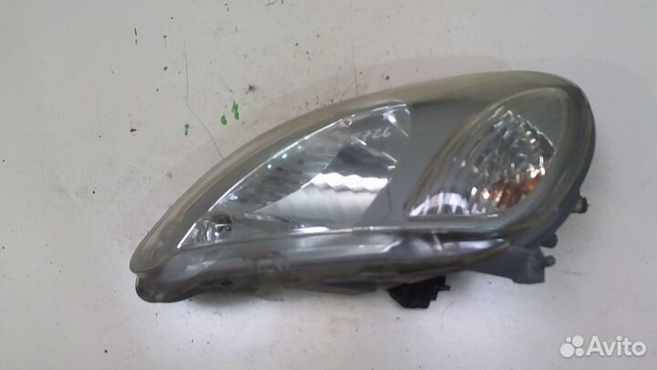 Фара (передняя) Toyota Yaris, 2004