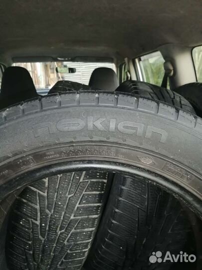 Nokian Tyres Hakkapeliitta R 215/60 R17 100R