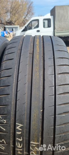 Michelin Pilot Sport 4 255/45 R18
