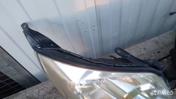 Фары Тоета Noah 2007г.в