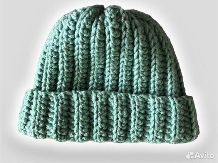 Зимняя, осенняя вязанная женская шапка на заказ