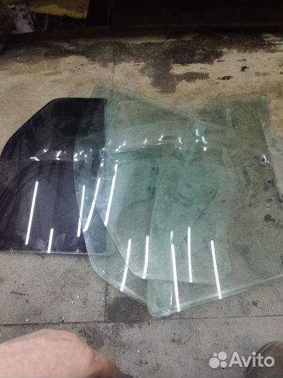 Стекла дверей Renault Logan до 2015