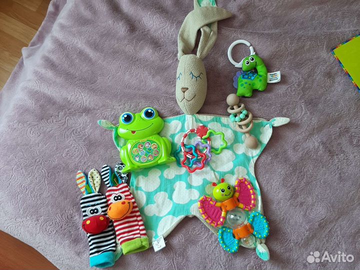 Развивающие игрушки для малыша пакетом