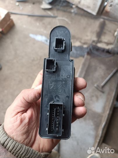 Блок стеклоподъёмников Peugeot 308