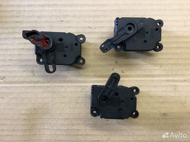 Моторчик заслонки отопителя Renault Fluence После