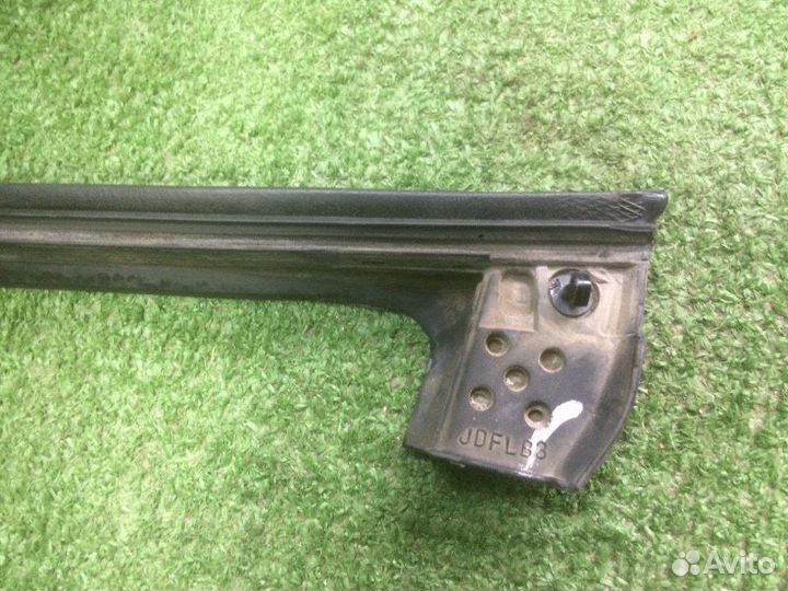 Уплотнитель стекла двери левый Kia Ceed JD G4FA