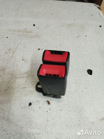 Замок ремня безопасности задний Ford focus I фopд