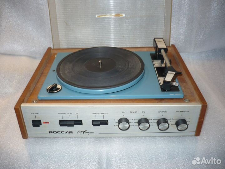 Проигрыватель винила пластинок 