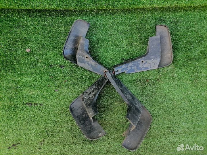 Брызговик передний правый Toyota Camry ACV35