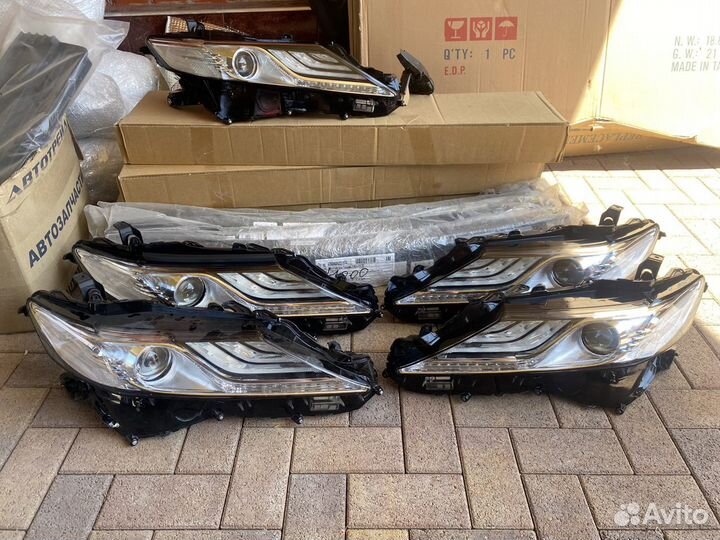 Camry v70-75 Фары оригинал