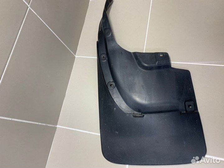 Брызговик задний левый Lexus Lx570 2007