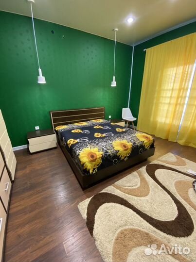 Кровать с 2 тумбочками