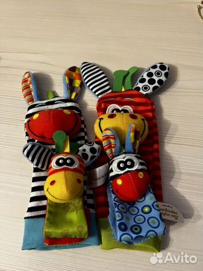 Погремушки для новорожденных