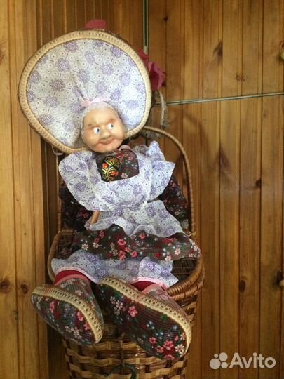 Старинная кукла