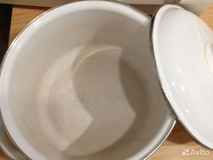 Кастрюля эмалированная