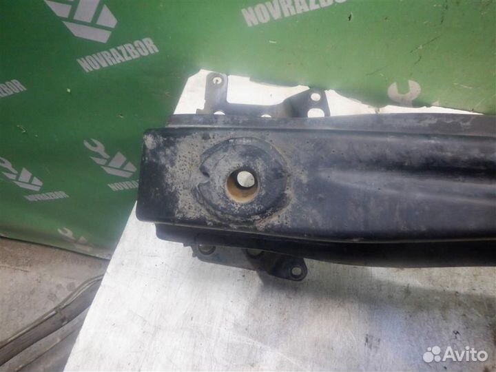 Усилитель переднего бампера Фольксваген Кадди Кэ