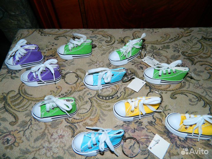 Брелки - кеды (см.фото)