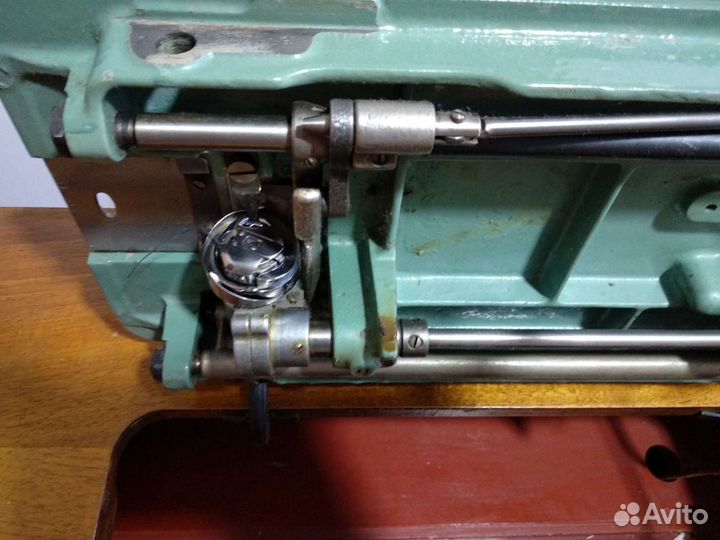 Швейная машина LADA 236