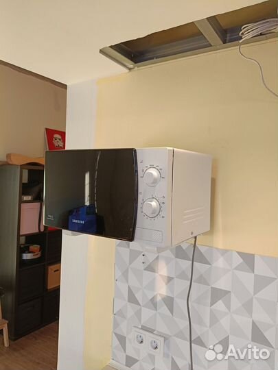 Микроволновая печь Samsung ME81KRW