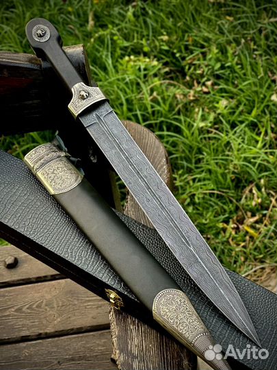 Кавказский кинжал из дамасской стали