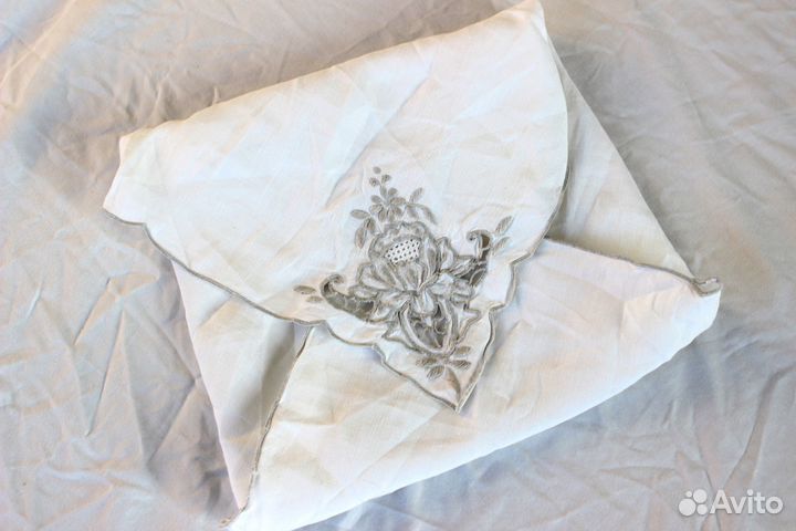 Салфетка декоративная с вышивкой Роза