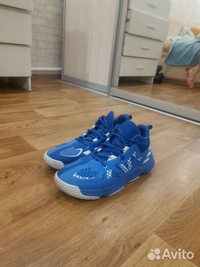 Кроссовки adidas баскетбольные