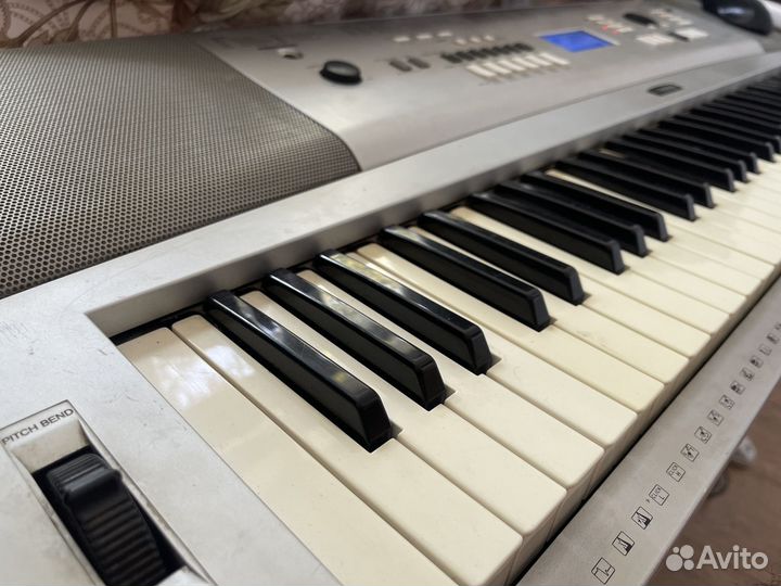 Цифровое пианино Yamaha DGX-230