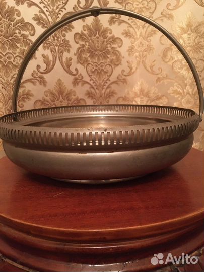 Посеребрённая чаша с ручкой и фарфоровой вставкой