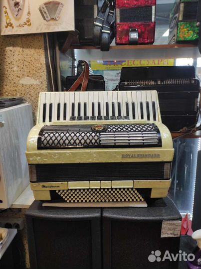 Крутой белый аккордеон,полный 4/4