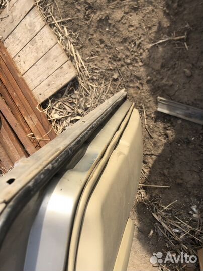 Дверь передняя правая мерседес w124