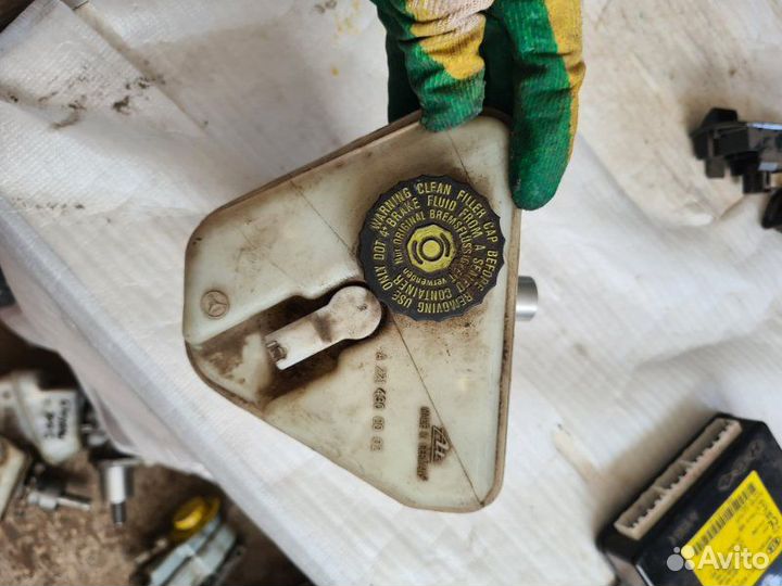 Главный тормозной цилиндр Mercedes-Benz S-Klass