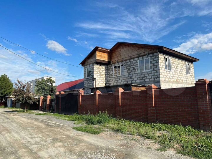 Дом 200 м² на участке 6,2 сот.