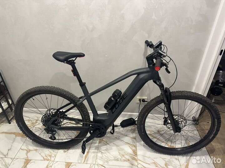 Cube reaction hybrid EXC 750 W