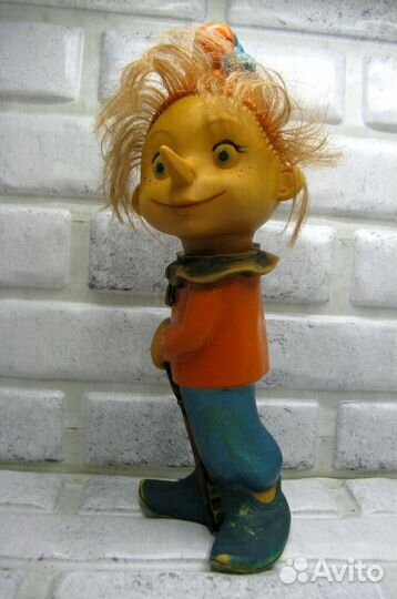 Игрушка Буратино с золотым ключиком старый резина