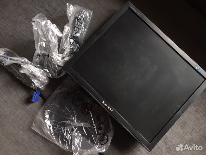 Монитор Samsung 19 дюймов