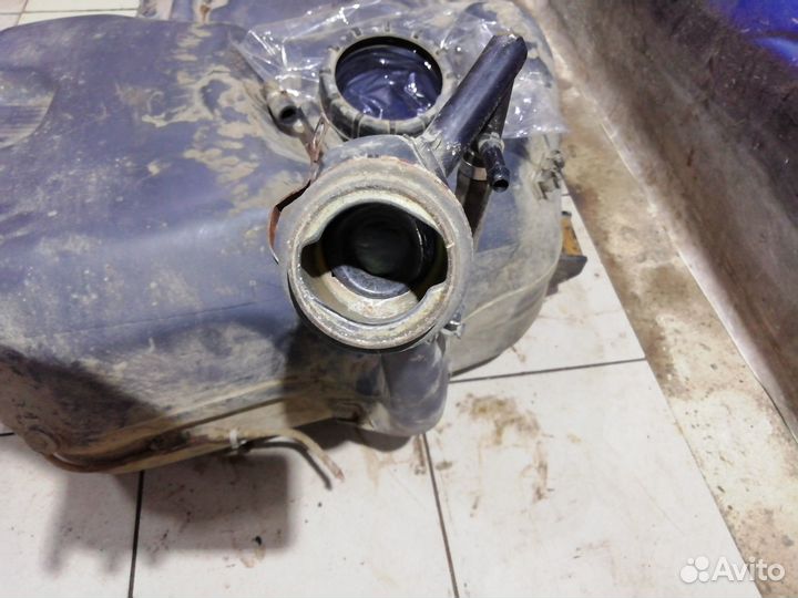 Топливный бак пластмассовый BMW 5 E34